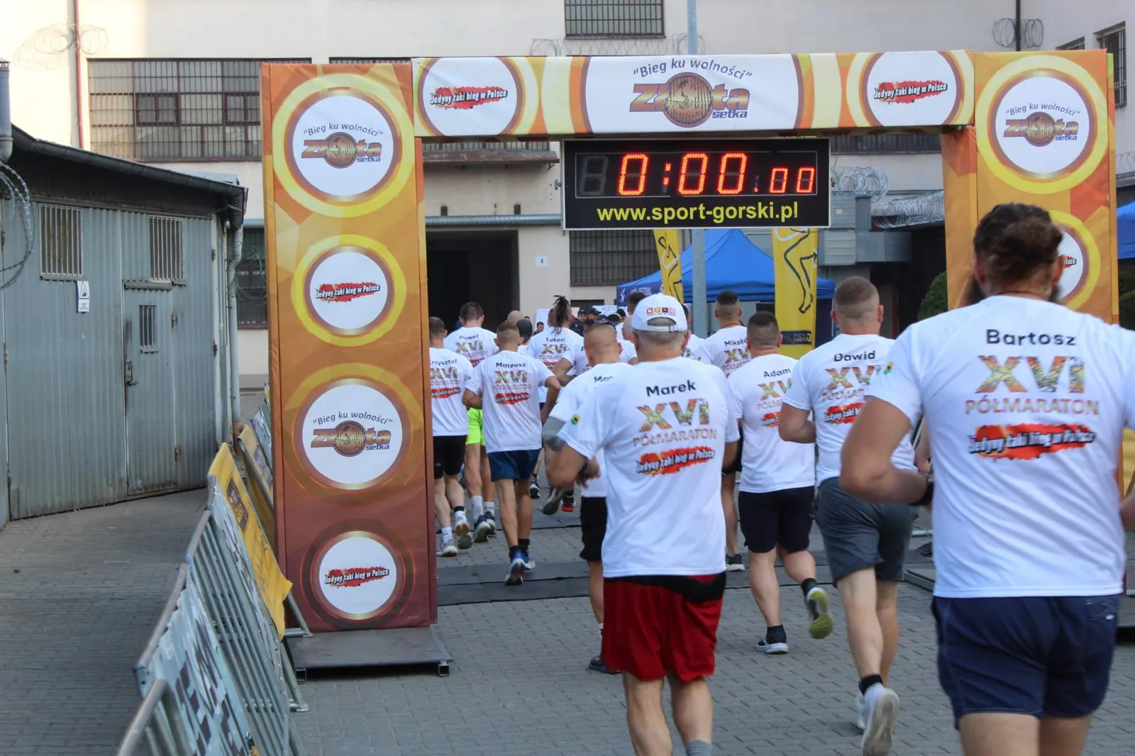 XVI Półmaraton „Złota Setka – Bieg ku Wolności” - zdjęcie 2