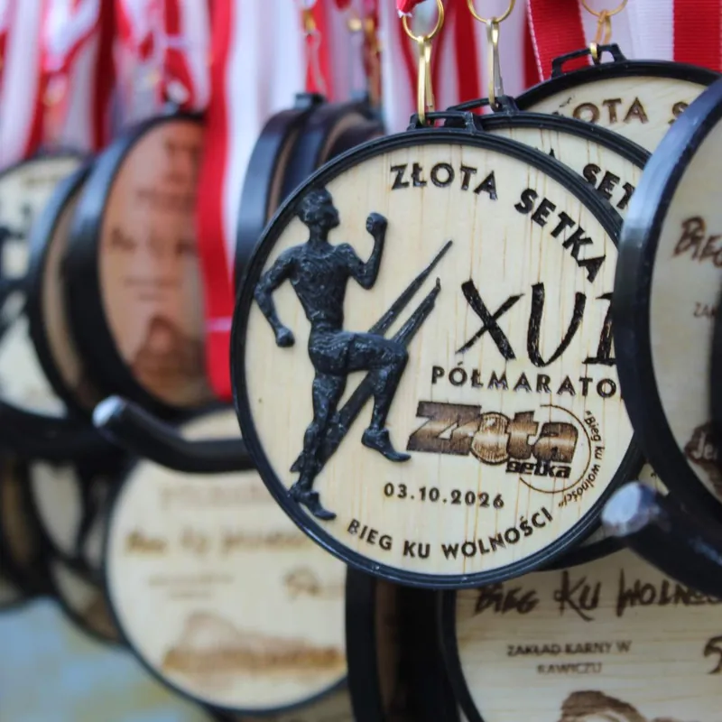 Logo XVI Półmaraton „Złota Setka – Bieg ku Wolności”